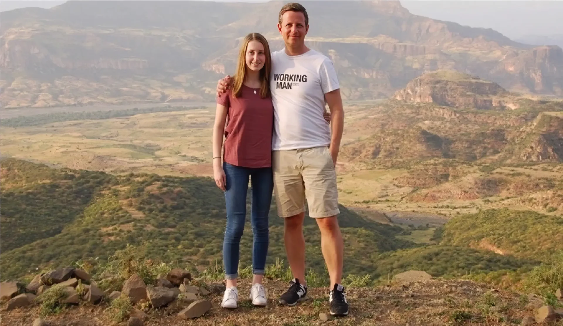 Dirk Kasten und Tochter Sophie auf dem Weg in die Projektregion Legehida und Wore Illu